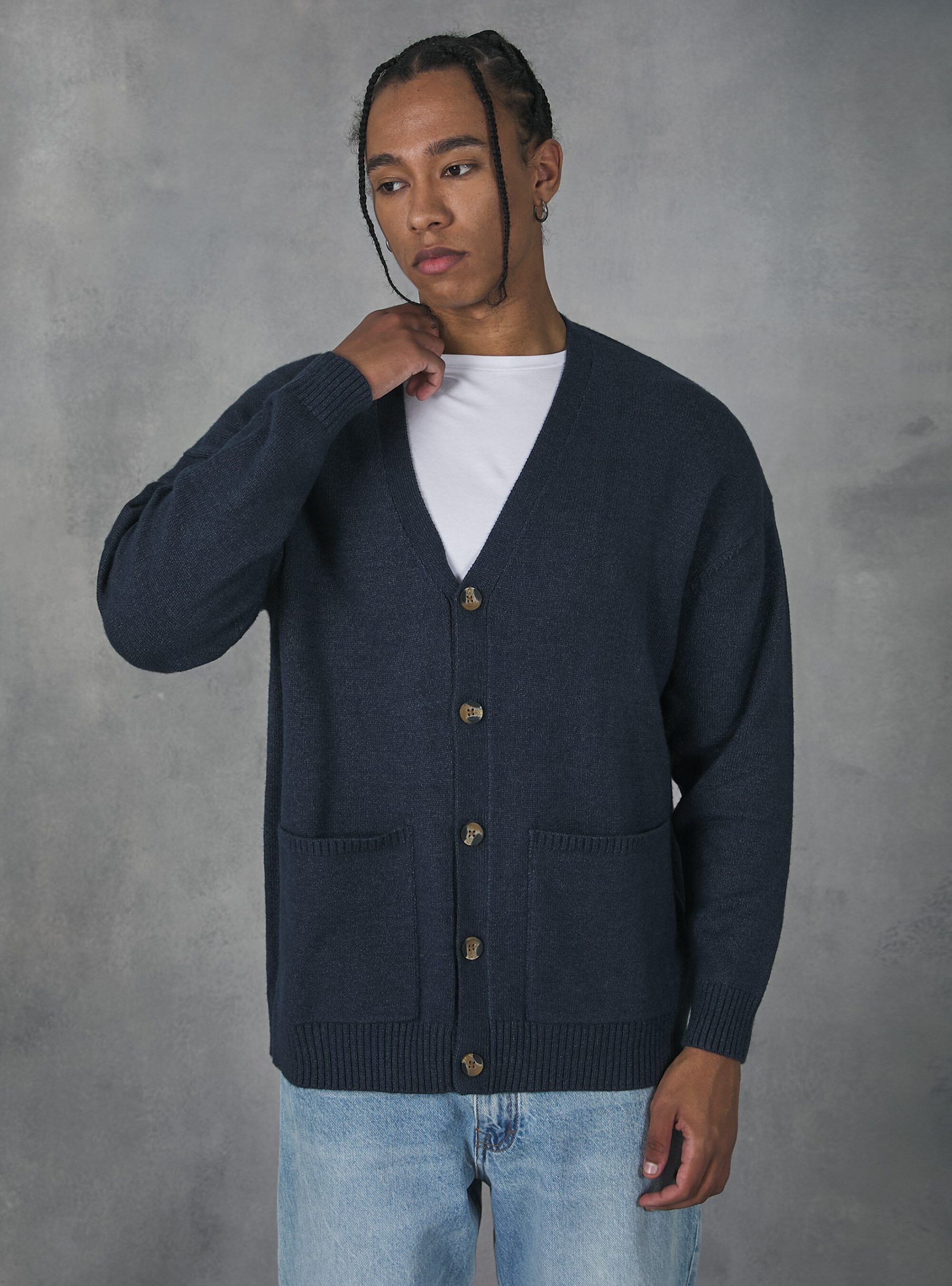 cardigan-bottoni-uomo-739pty-1.jpg