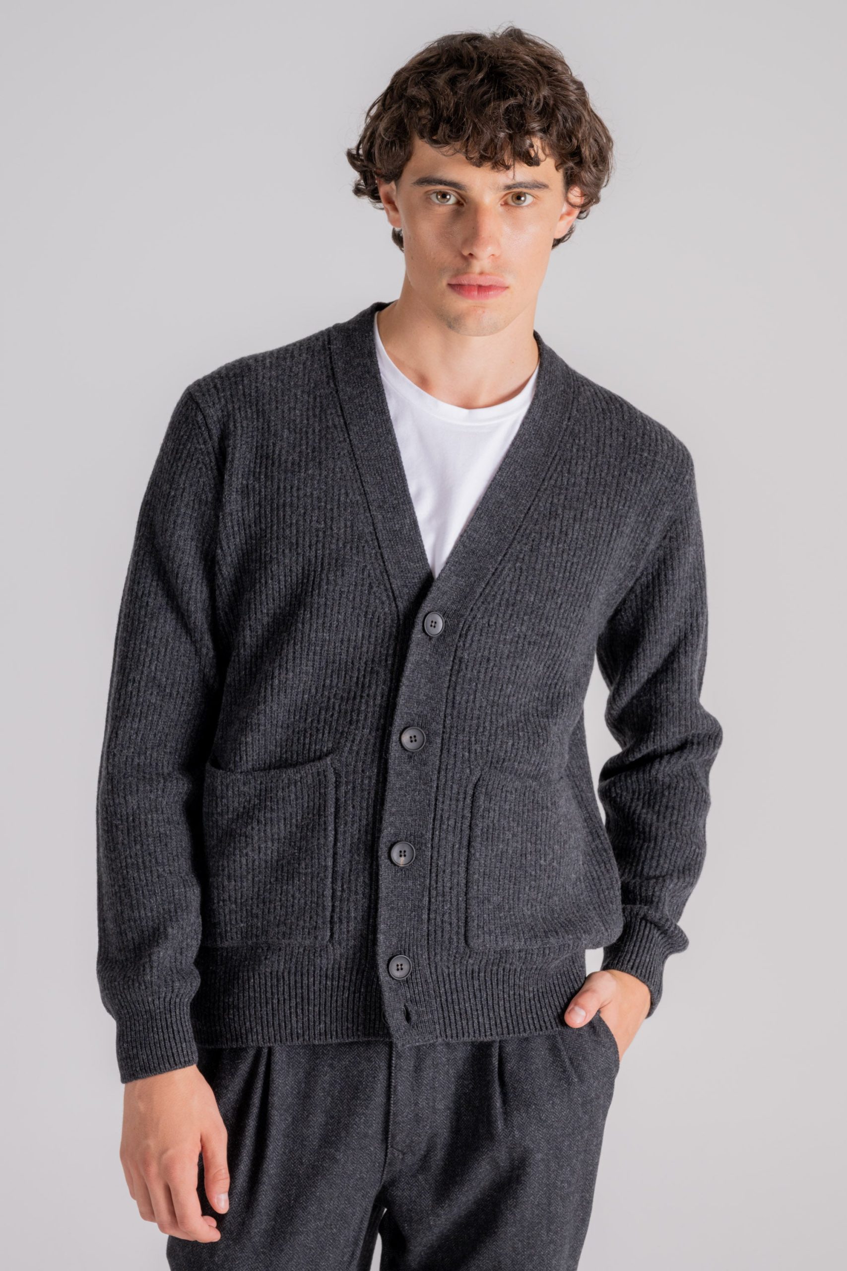 cardigan-con-bottoni-uomo-259iht-1.jpg