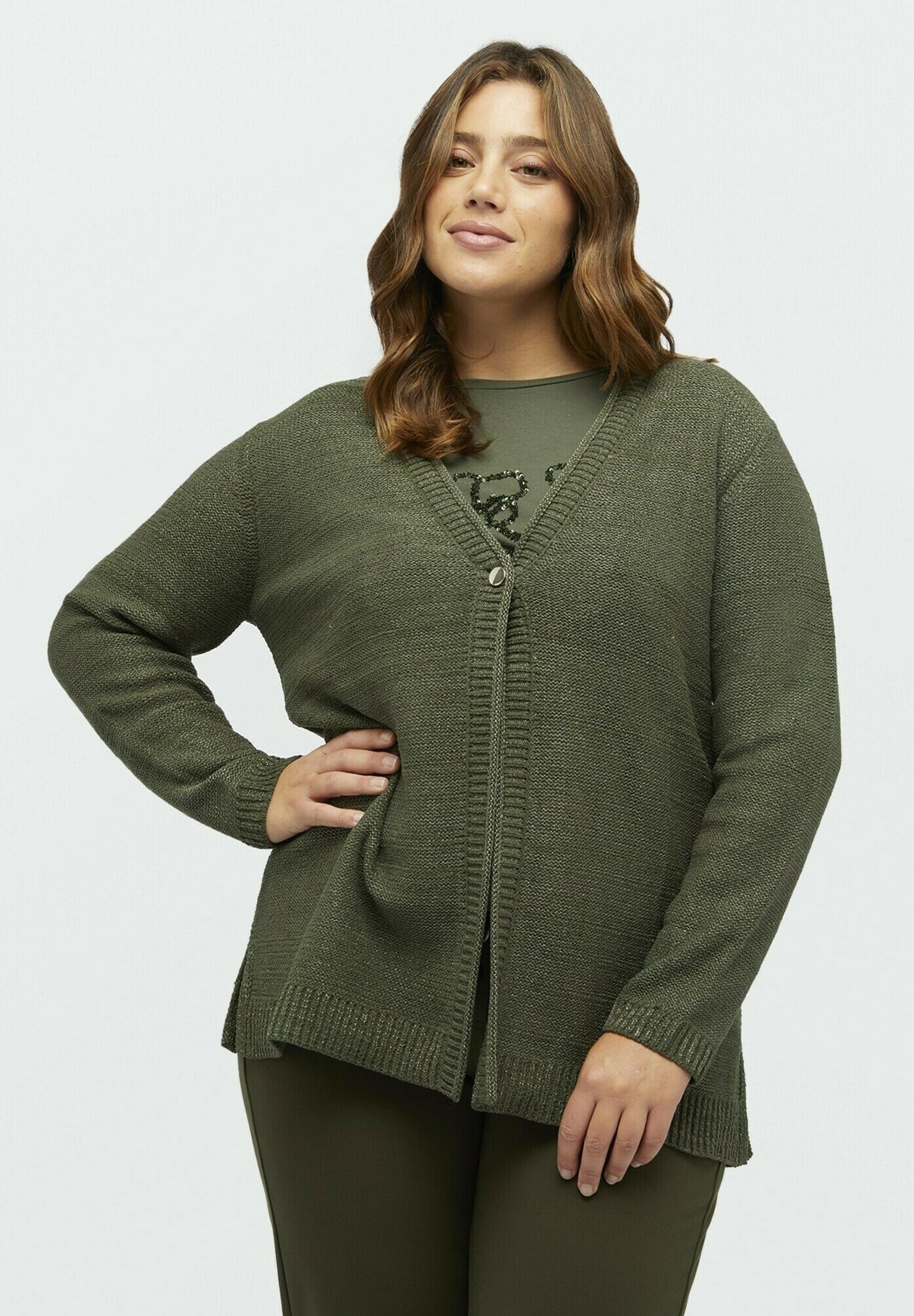 fiorella-rubino-cardigan-675qhd-1.jpg